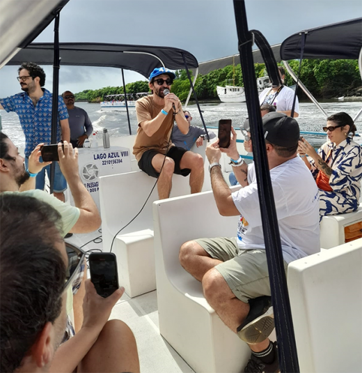 Júlio Andrade na coletiva no barco