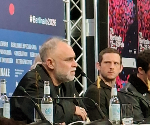Karim Aïnouz ao lado ator Jamie Bell